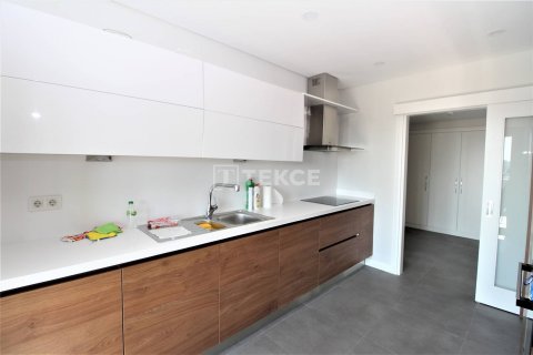 4+1 Apartment en Istanbul, Turkey No. 10905 7