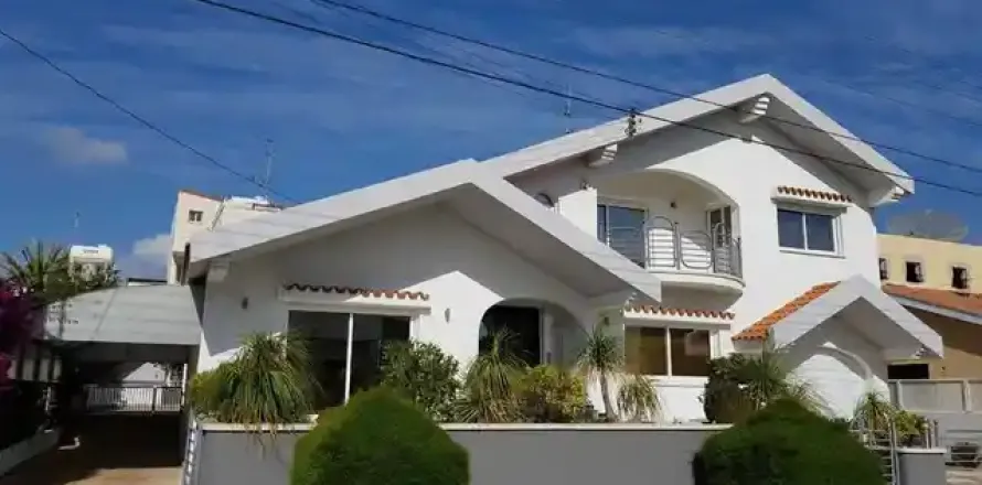 4 bedrooms House in Germasogeia, Cyprus No. 30532