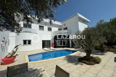 4 bedrooms House in Nicosia, Cyprus No. 39958 1