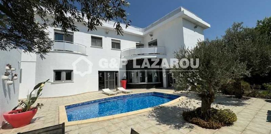 4 dormitorios House en Latsia, Cyprus No. 39958