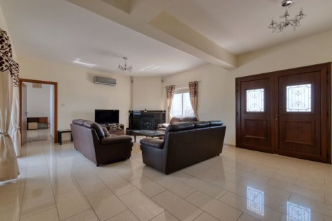 4 bedrooms Villa in Choirokoitia, Cyprus No. 36968 4