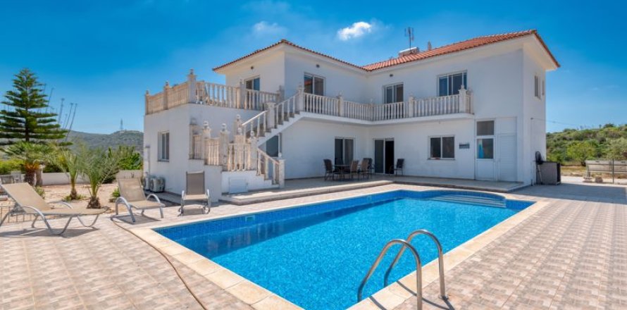 4 bedrooms Villa in Choirokoitia, Cyprus No. 36968