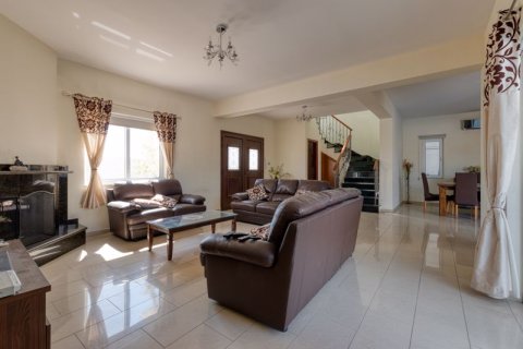 4 bedrooms Villa in Choirokoitia, Cyprus No. 36968 3