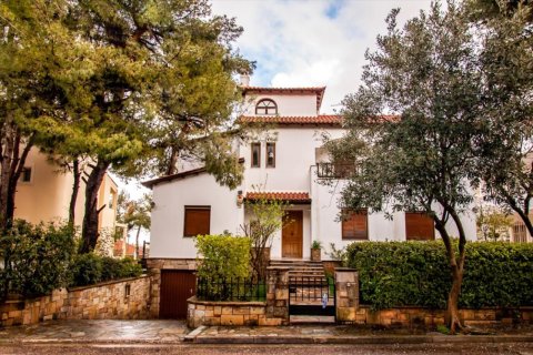 6 bedrooms Villa in Athens, Greece No. 49880 1