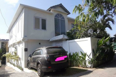 3 bedrooms Villa in Canggu, Indonesia No. 22734 16