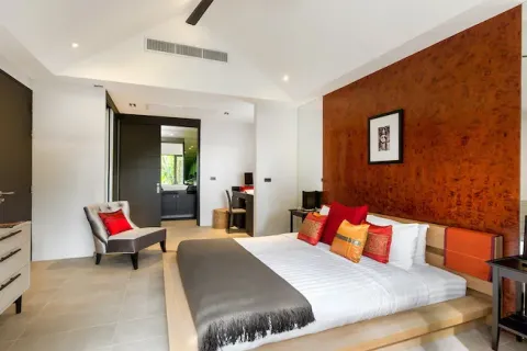 4 bedrooms Villa in Phuket, Thailand No. 3136 10