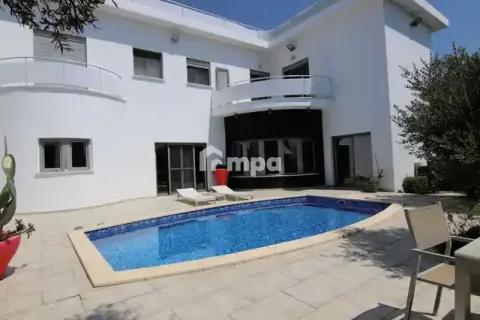 4 bedrooms House in Nicosia, Cyprus No. 32096 1