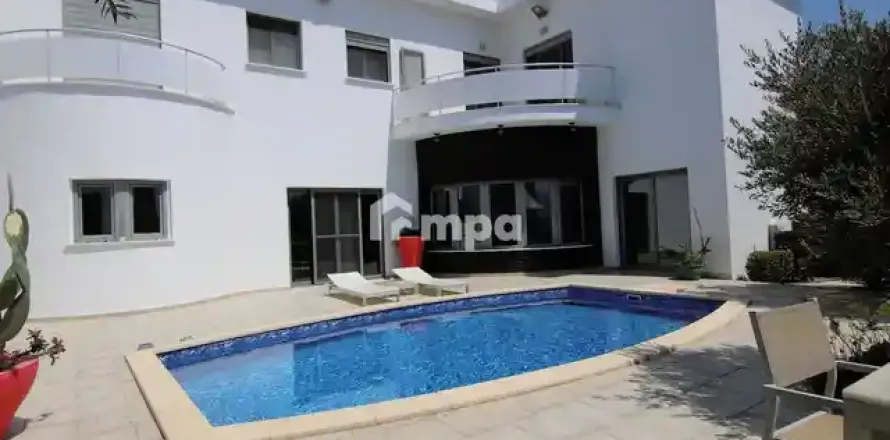 4 bedrooms House in Nicosia, Cyprus No. 32096