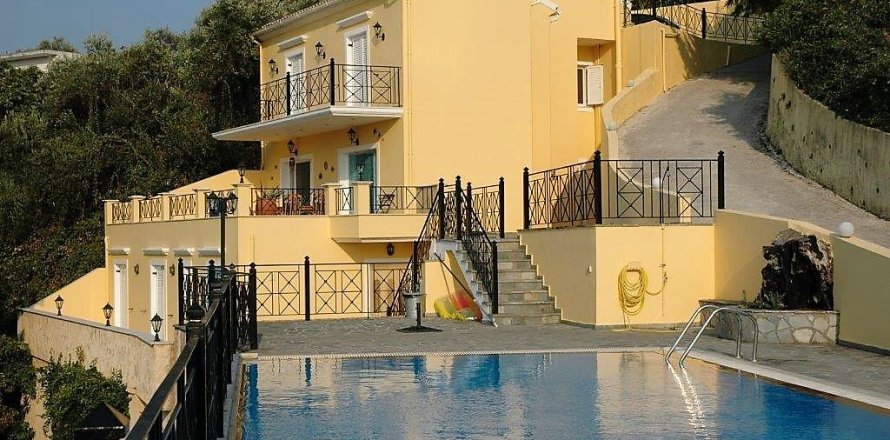 4 bedrooms Villa in Corfu, Greece No. 57960