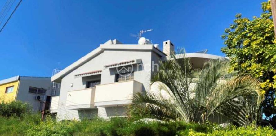 5 bedrooms Villa in Limassol, Cyprus No. 30841