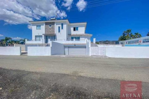 5 bedrooms Villa in Paralimni, Cyprus No. 30839 2