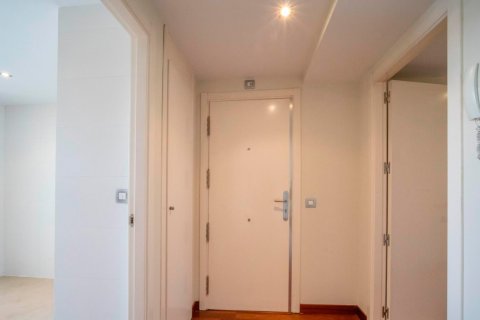 2 dormitorios Apartment en Madrid, Spain No. 26133 8