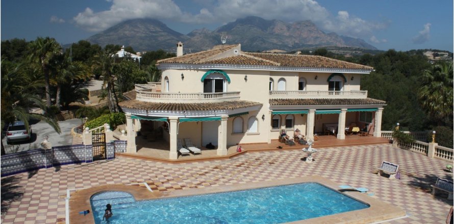 5 bedrooms Villa in L'Alfàs del Pi, Spain No. 26736