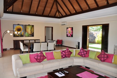 4 bedrooms Villa in Tamarin, Mauritius No. 60956 3