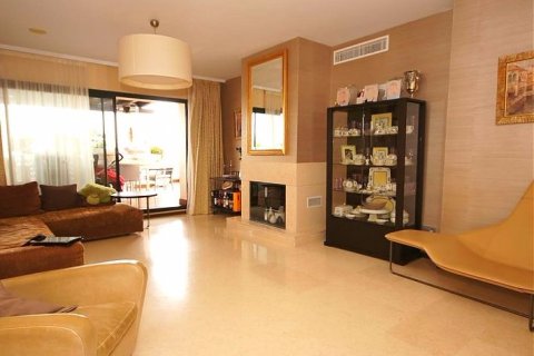 3 bedrooms Apartment in Benahavis, Spain No. 25144 3