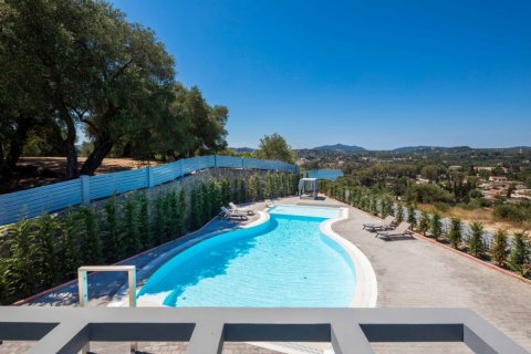 4 bedrooms Villa in Corfu, Greece No. 51812 9