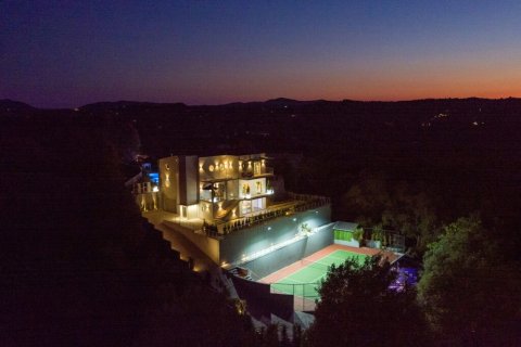 4 bedrooms Villa in Corfu, Greece No. 51812 1