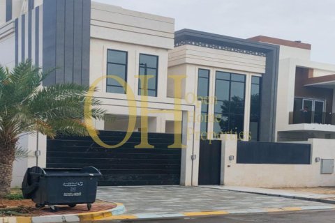 6 bedrooms Villa in Al Mushrif, UAE No. 8732 7