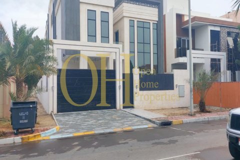 6 bedrooms Villa in Al Mushrif, UAE No. 8732 8