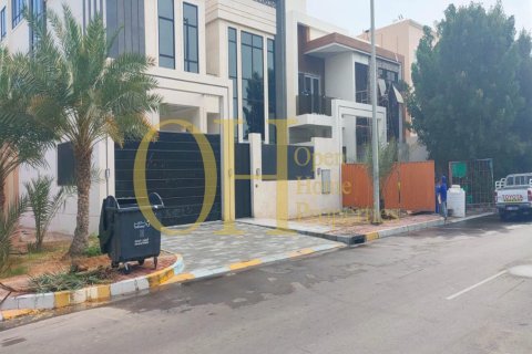 6 bedrooms Villa in Al Mushrif, UAE No. 8732 6