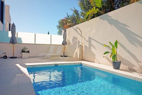 4 bedrooms Villa in Alicante, Spain No. 27821 3