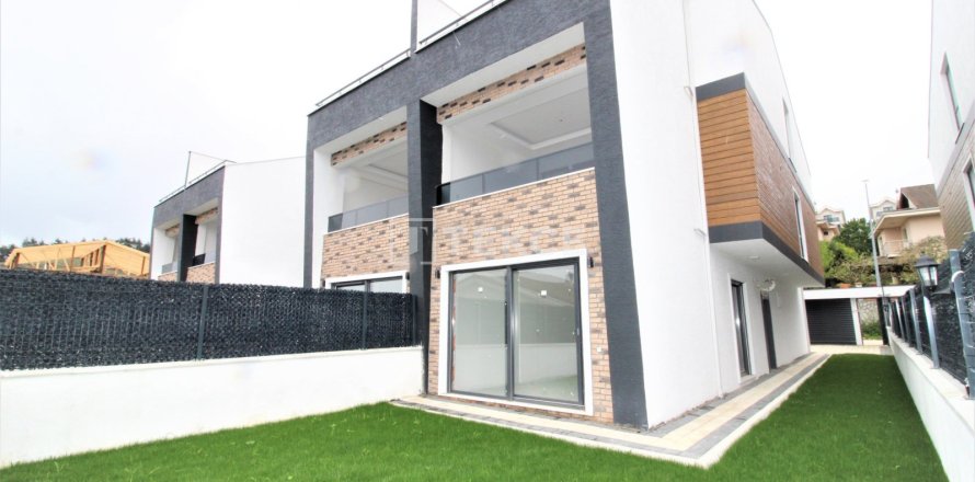 5+1 Villa in Bursa, Turkey No. 12991