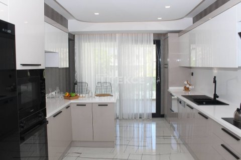 4+1 Apartment in Ankara, Turkey No. 11331 14