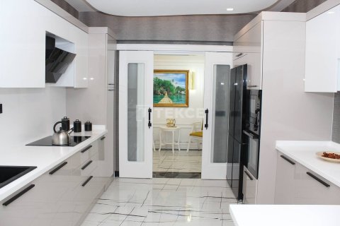 4+1 Apartment in Ankara, Turkey No. 11331 13