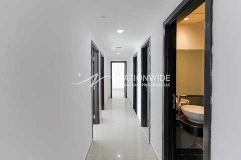 3 dormitorios Apartment en Al Reef, UAE No. 3676 8