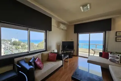 3 dormitorios Apartment en Limassol, Cyprus No. 33220 1