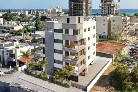 3 bedrooms Penthouse in Limassol, Cyprus No. 40992 1