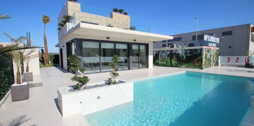 4 bedrooms Villa in Alicante, Spain No. 27754