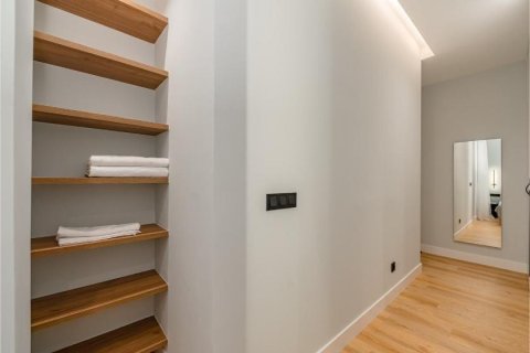 2 dormitorios Apartment en Madrid, Spain No. 27634 6