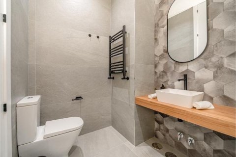 2 dormitorios Apartment en Madrid, Spain No. 27634 8