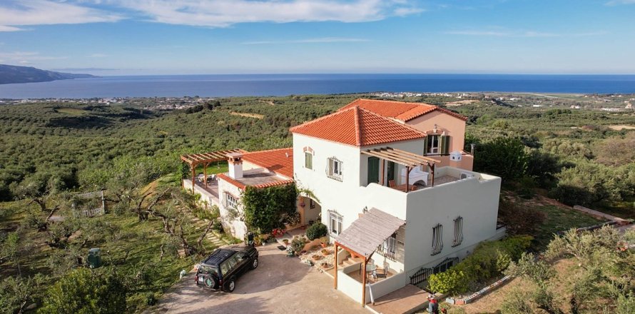 3 bedrooms Villa in Chania, Greece No. 24002