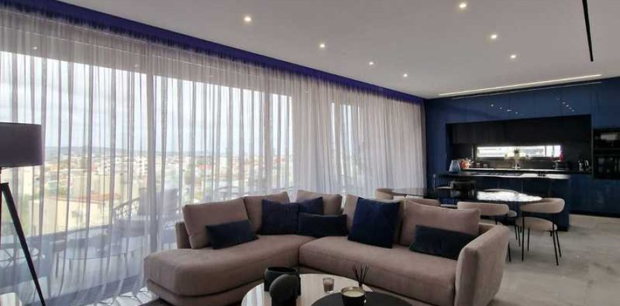 3 bedrooms Penthouse in Limassol, Cyprus No. 76295