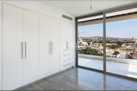 3 bedrooms Apartment in Limassol, Cyprus No. 76290 9