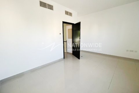 4 bedrooms Villa in Abu Dhabi, UAE No. 3992 11