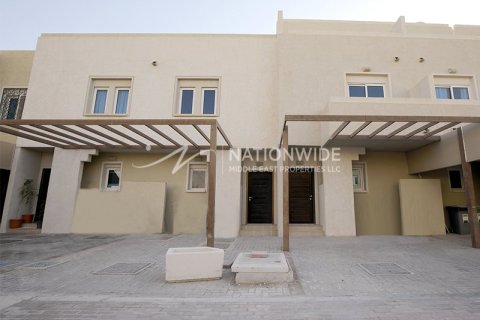 4 bedrooms Villa in Abu Dhabi, UAE No. 3992 1