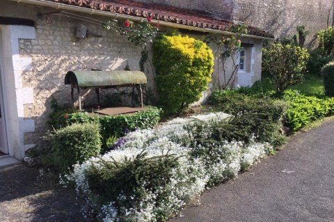 7 chambres House à Poullignac, France No. 69421 25