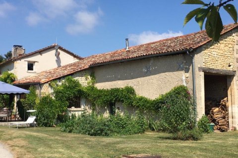 7 chambres House à Poullignac, France No. 69421 5