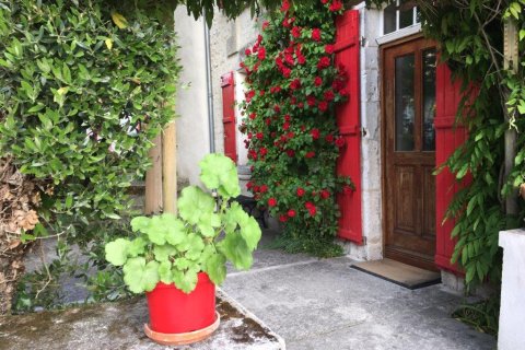 7 chambres House à Poullignac, France No. 69421 3