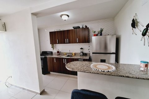 2 dormitorios Apartment en Panamá, Panama No. 70617 9