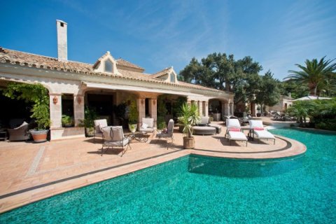 5 bedrooms House in Benahavis, Spain No. 25460 2