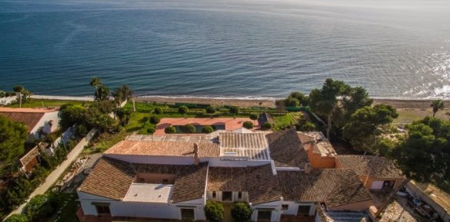 5 dormitorios House en Estepona, Spain No. 25462