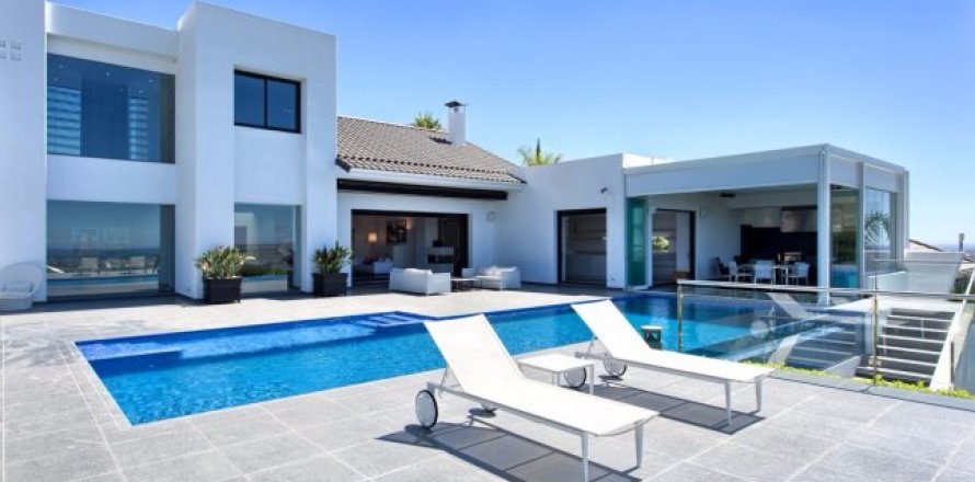 5 bedrooms House in Benahavis, Spain No. 25458