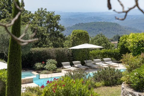 4 bedrooms Villa in Tourrettes-sur-Loup, France No. 67896 2