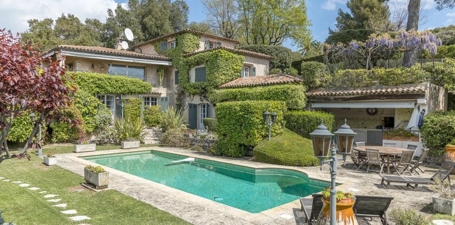 5 bedrooms Villa in Saint-Paul-de-Vence, France No. 67897