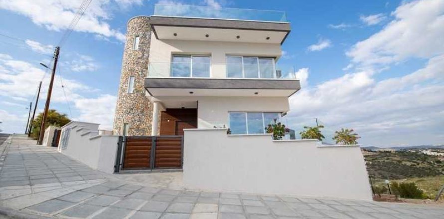 5 bedrooms House in Agios Tychonas, Cyprus No. 29614