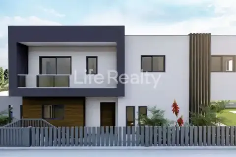 4 bedrooms House in Pyrgos, Cyprus No. 39327 1